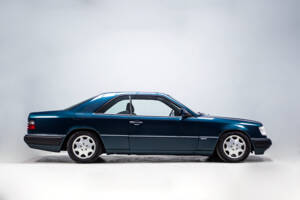 Image 6/29 de Mercedes-Benz E 320 (1995)