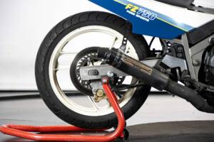 Image 26/50 of Yamaha FZ 750 (1986)