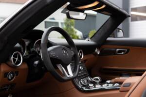 Image 39/45 of Mercedes-Benz SLS AMG Roadster (2012)