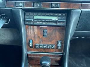 Image 12/21 of Mercedes-Benz 560 SL (1987)