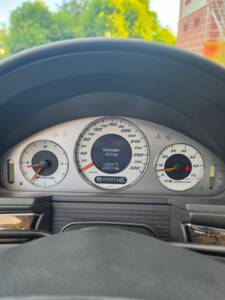 Image 10/13 of Mercedes-Benz E 55 AMG (2006)