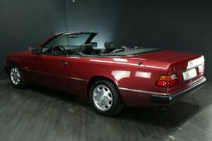 Bild 4/50 von Mercedes-Benz 300 CE-24 (1992)