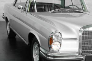 Afbeelding 9/50 van Mercedes-Benz 280 SE (1968)
