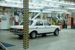 Bild 11/50 von Mercedes-Benz 230 (1977)