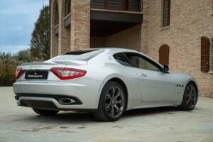 Bild 6/50 von Maserati GranTurismo S (2009)