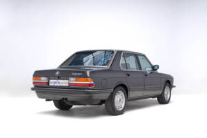 Imagen 5/43 de BMW 528i (1986)