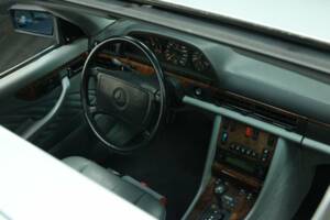 Afbeelding 28/50 van Mercedes-Benz 560 SEC (1991)