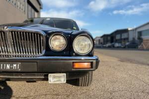 Imagen 11/19 de Jaguar XJ 6 4.2 (1981)