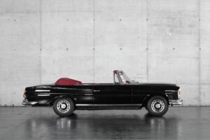 Image 6/50 of Mercedes-Benz 220 SE b (1962)