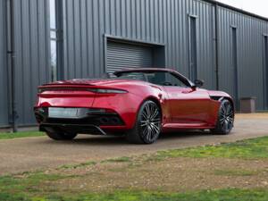 Immagine 2/84 di Aston Martin DBS 770 Ultimate Volante (2023)
