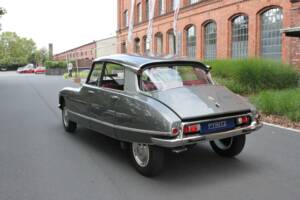 Image 22/22 of Citroën DS 21 Pallas (1966)