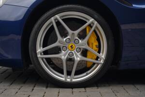 Bild 48/50 von Ferrari California T (2016)