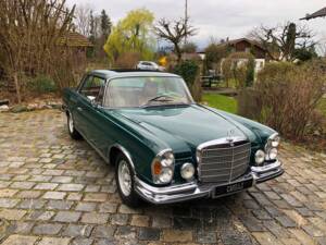 Imagen 2/20 de Mercedes-Benz 280 SE 3,5 (1970)