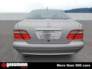 Immagine 7/15 di Mercedes-Benz CLK 320 (2000)