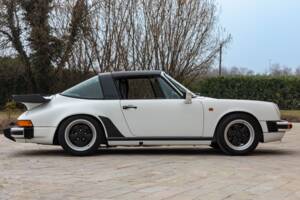 Afbeelding 8/45 van Porsche 911 Carrera 3.2 (WTL) (1988)