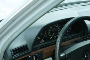 Bild 42/50 von Mercedes-Benz 300 SEL (1986)