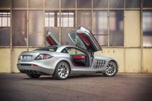 Image 3/61 of Mercedes-Benz SLR McLaren (2004)