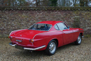 Image 2/50 of Volvo 1800 S (1964)