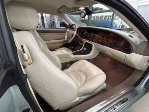 Bild 17/32 von Jaguar XKR (2003)