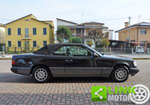 Imagen 6/10 de Mercedes-Benz 300 CE-24 (1993)