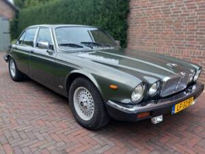 Image 5/8 of Jaguar XJ 12 (1984)