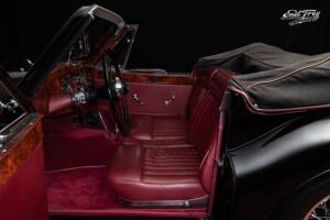 Image 7/7 de Jaguar XK 120 DHC (1954)