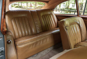 Image 22/27 of Bentley S 1 (1956)