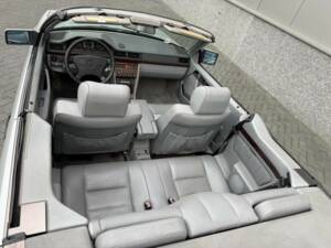 Bild 24/50 von Mercedes-Benz E 320 (1995)