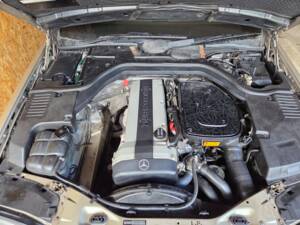 Image 11/103 de Mercedes-Benz 300 SE (1991)