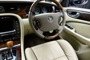 Image 44/50 of Jaguar XJ 8 4.2 (2006)