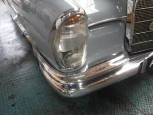 Image 27/50 de Mercedes-Benz 220 SE b (1963)