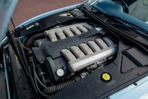 Immagine 29/46 di Aston Martin DB 7 Vantage Volante (2000)