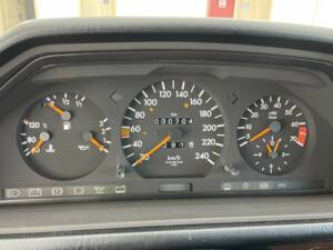 Immagine 6/32 di Mercedes-Benz E 200 (1994)