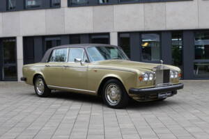 Image 2/37 de Rolls-Royce Silver Shadow II (1978)