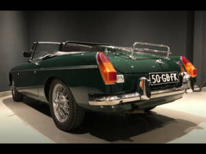 Image 8/40 of MG MGB (1974)