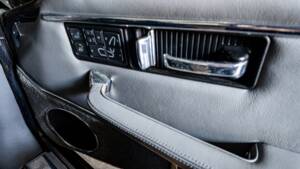 Image 11/34 of Jaguar XJS 5.3 V12 (1992)