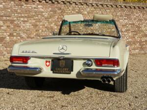 Bild 40/50 von Mercedes-Benz 230 SL (1967)
