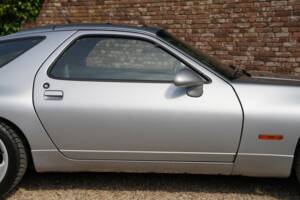 Image 47/50 of Porsche 928 GTS (1993)