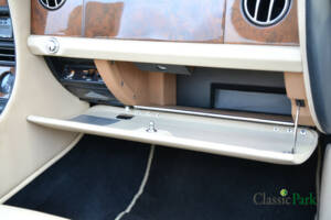 Image 47/50 of Bentley Azure (1997)