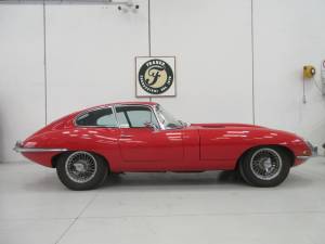 Afbeelding 23/30 van Jaguar E-Type 4.2 (1966)