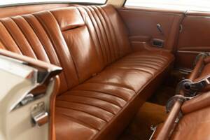 Bild 36/44 von Mercedes-Benz 220 SE b (1964)