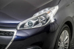 Bild 22/50 von Peugeot 208 1.2 PureTech 82 (2019)
