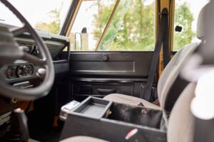 Image 21/42 of Land Rover 110 (1984)