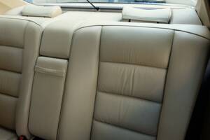 Image 17/63 of Mercedes-Benz 300 CE (1991)