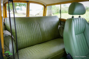 Image 16/43 of Morris Minor 1000 Traveller (1965)