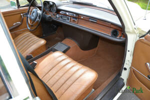 Image 27/49 of Mercedes-Benz 280 SE 3,5 (1972)