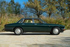 Image 5/50 de Daimler XJ 6 4.0 (1991)