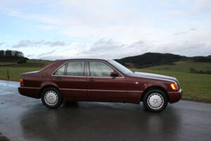 Immagine 11/69 di Mercedes-Benz 500 SE (1992)