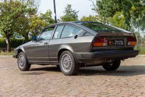 Image 4/10 de Alfa Romeo Alfa 6 - 2.5 (1981)