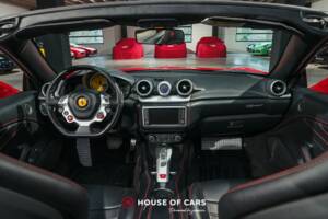 Bild 17/25 von Ferrari California T (2014)